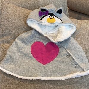 Light cape/poncho penguin heart. Super cute!